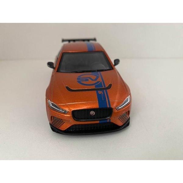 Imagem de Miniatura Jaguar XE SV Project 8 Faixa Kinsmart 1/38 Metal e Fricção Laranja