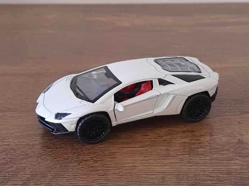 Imagem de Miniatura Lamborghini Aventador Brinquedo 1/36 Metal e Fricção Branca