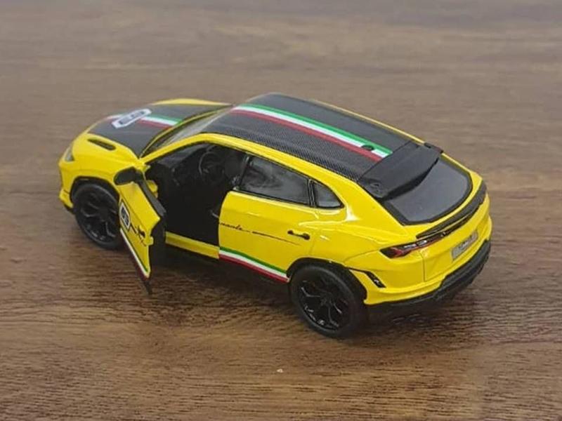 Imagem de Miniatura Lamborghini Urus Perfomante Kinsmart 1:40 Metal e Fricção Amarela