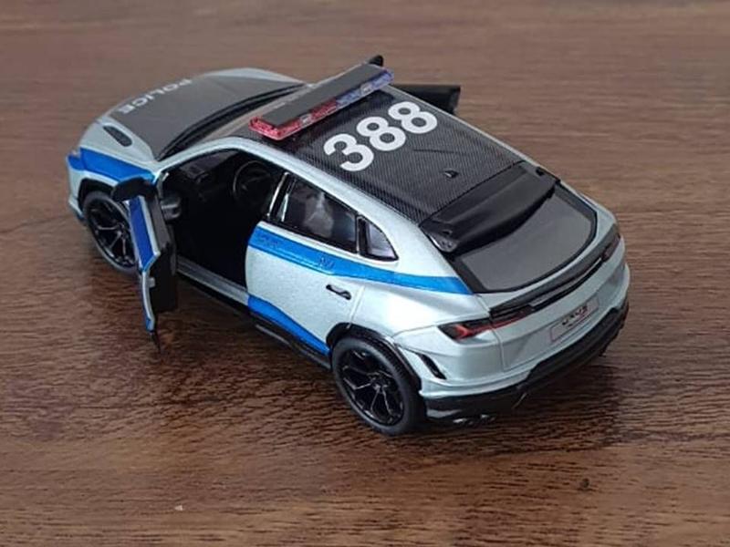 Imagem de Miniatura Lamborghini  Urus Performante Edition Kinsmart 1/40  Metal e Fricção Prata Policia