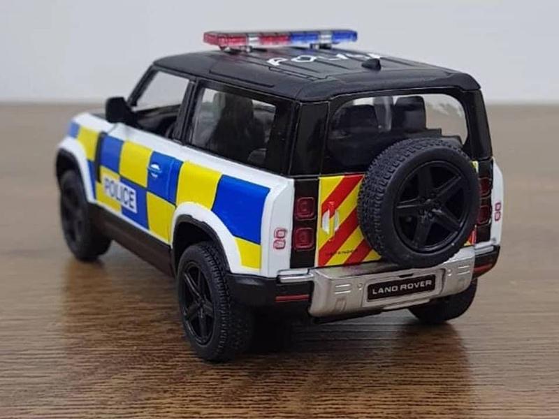 Imagem de Miniatura Land Rover Defender 90 kinsmart 1/36 Metal e Fricção Branco Policia