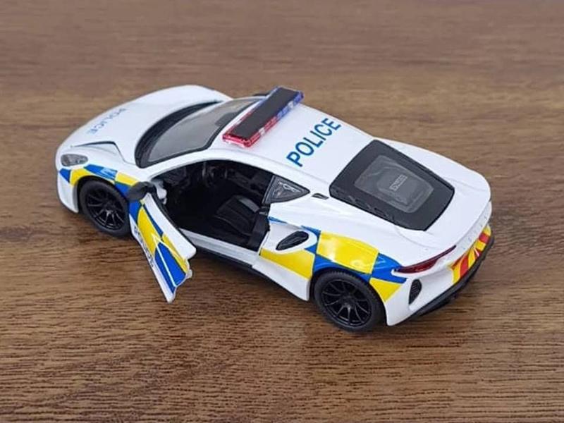 Imagem de Miniatura Lotus Emira Edition Kinsmart 1/34 Metal e Fricção Policia Branca