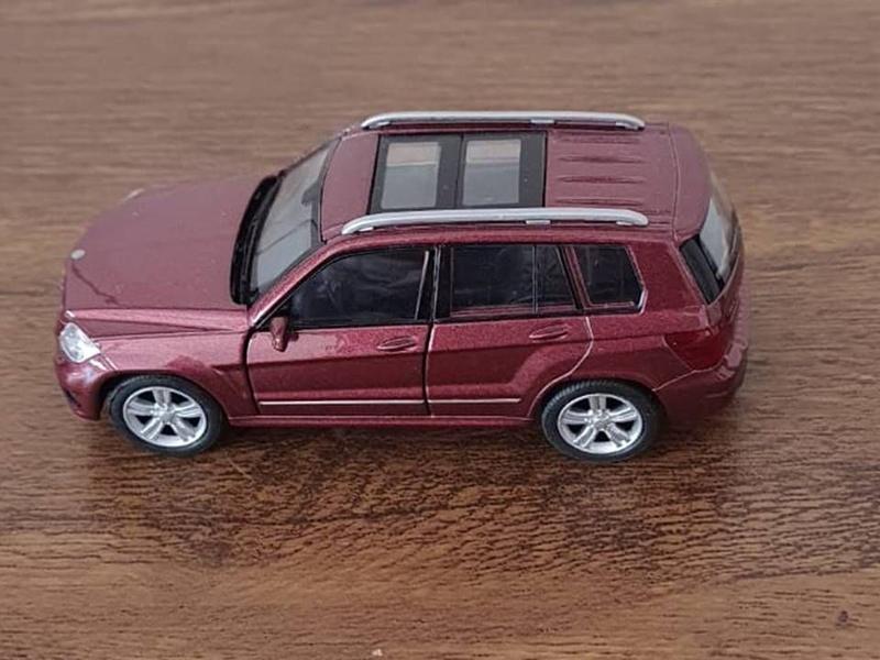 Imagem de Miniatura Mercedes Benz GLK 350 Welly 1/36 Metal e Fricção Vinho