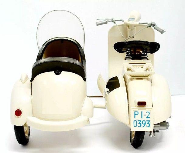 Imagem de Miniatura Moto Vespa Com Sidecar Branca 1/6