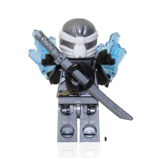 Minifigura LEGO Ninjago Hands of Time - Zane (pacote metalizado de edição limitada com espada e cristais) Imagem de Minifigura LEGO Ninjago Hands of Time - Zane (pacote metalizado de edição limitada com espada e cristais)