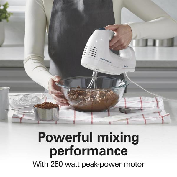 Imagem de Mixer - Hamilton Beach 6-Speed Electric Hand Mixer, Beaters and Whisk, com snap-on storage case, branco