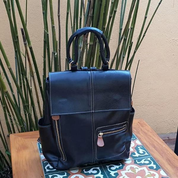 Mochila Bolsa Blogueira Feminina De Couro Com Alça De Mão (T - Marcati Couros Imagem de Mochila Bolsa Blogueira Feminina De Couro Com Alça De Mão (T