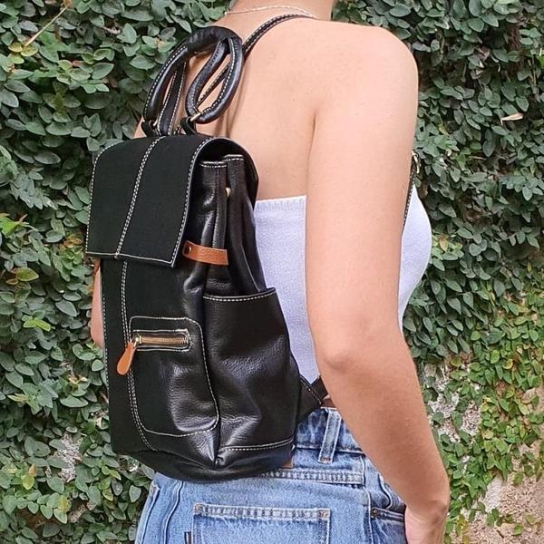 Mochila Bolsa Blogueira Feminina De Couro Com Alça De Mão (T - Marcati Couros Imagem de Mochila Bolsa Blogueira Feminina De Couro Com Alça De Mão (T