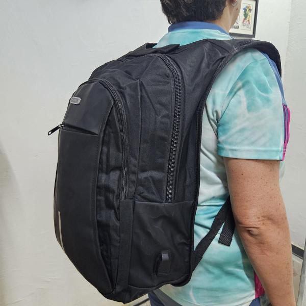 Imagem de Mochila Notebook 17” Cadeado USB Gomo Massagem C/ Capa A900