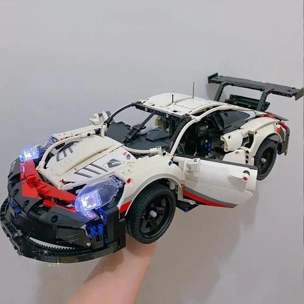 Imagem de Modelo de Carro Esportivo RC 1:10 com Luzes e Controle Remoto - 1580+ Unidades