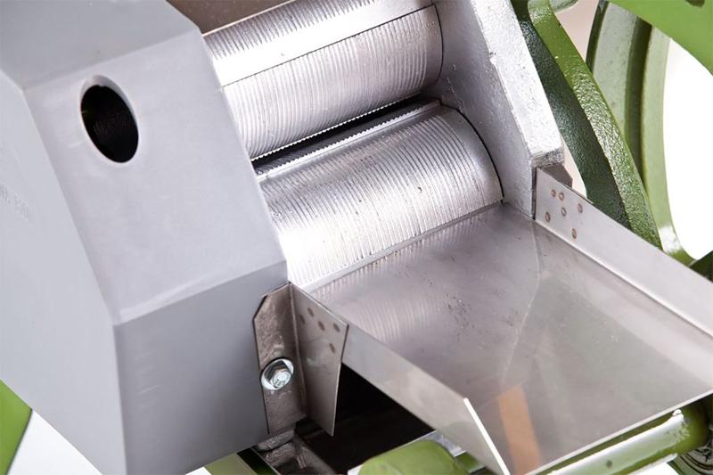 Moenda Garapeira Engenho de Cana B200 Inox Botini 127v Imagem de Moenda Garapeira Engenho de Cana B200 Inox Botini 127v