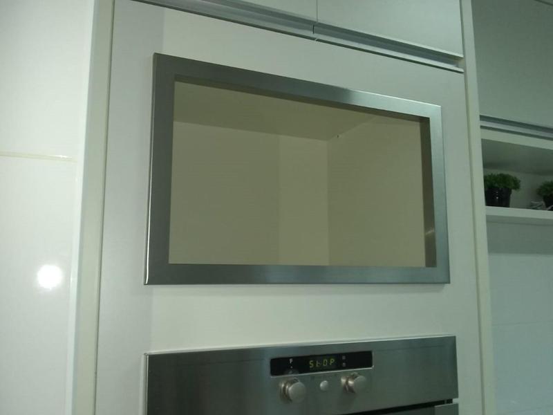 Imagem de Moldura aço Inox  Compatível Microondas Panasonic Nn-st67hs