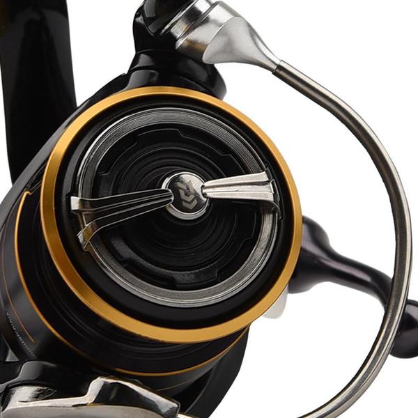 Imagem de Molinete de pesca daiwa legalis lt 4000d-cxh - 5 rolamentos - drag: 12kg - rec.: 6.2:1