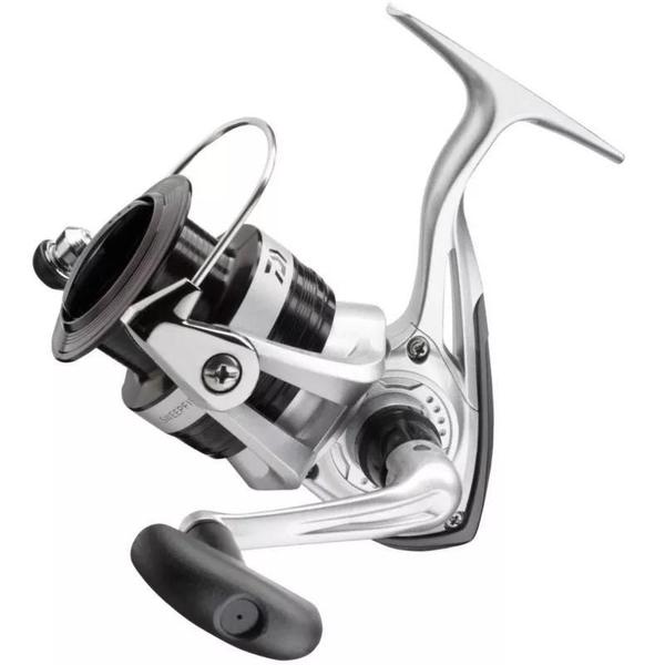 Imagem de Molinete De Pesca Daiwa Sweepfire E 3000C - Drag: 4kg - Carretel de aluminio - 5.3:1