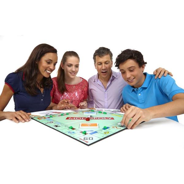 Monopoly O Jogo Original de Compra e Venda de Propriedades em Português Hasbro C1009 Imagem de Monopoly O Jogo Original de Compra e Venda de Propriedades em Português Hasbro C1009