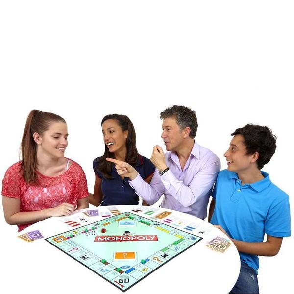 Monopoly O Jogo Original de Compra e Venda de Propriedades em Português Hasbro C1009 Imagem de Monopoly O Jogo Original de Compra e Venda de Propriedades em Português Hasbro C1009