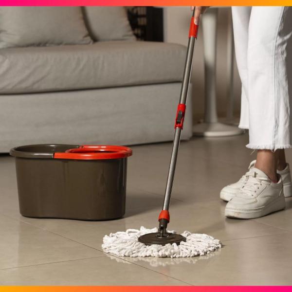 Imagem de Mop Giratório Com Cesto Plástico Preto Microfibra 8 Litros Centrifuga Esfregão 360 Cabo 125 Cm