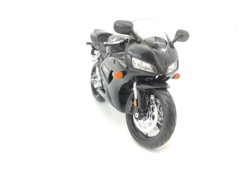 Imagem de *Moto de Ferro Corrida Miniatura Honda CBR1000RR 1:12 na Caixa Maisto