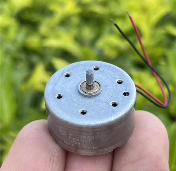 Imagem de Motor 3 a 9v dc 5000 Rpm com polia plástica 7mm para robótica