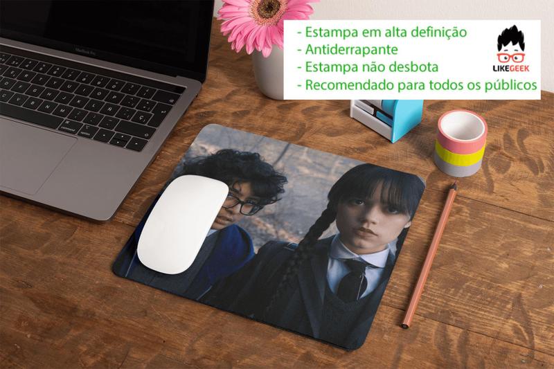 Imagem de Mousepad Wandinha e Eugene