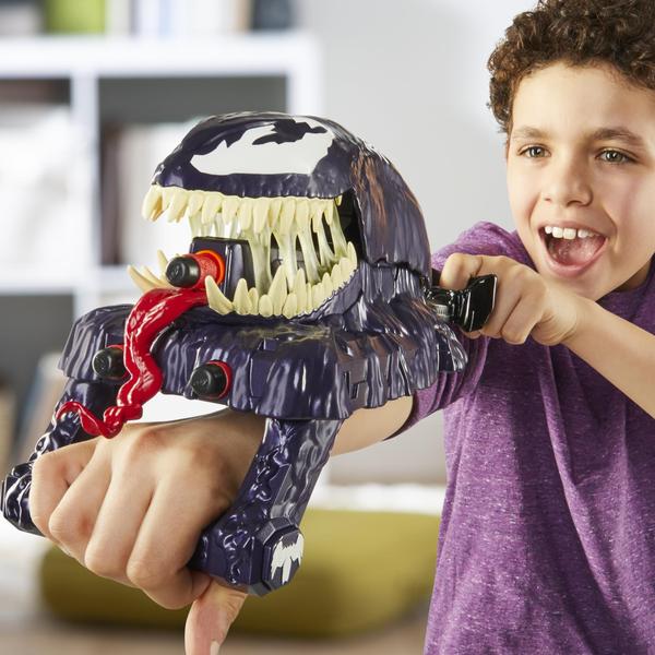 NERF Spider-Man Venom versus o brinquedo Venom Strike Blaster da