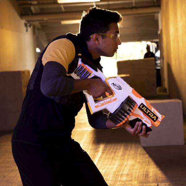 Imagem de Nerf Ultra One Motorizado Blaster - 25 Nerf Ultra Dardos - Dardos Nerf Voadores Mais Distantes de todos os tempos - Compatível apenas com dardos Nerf Ultra One (Exclusivo da Amazon)