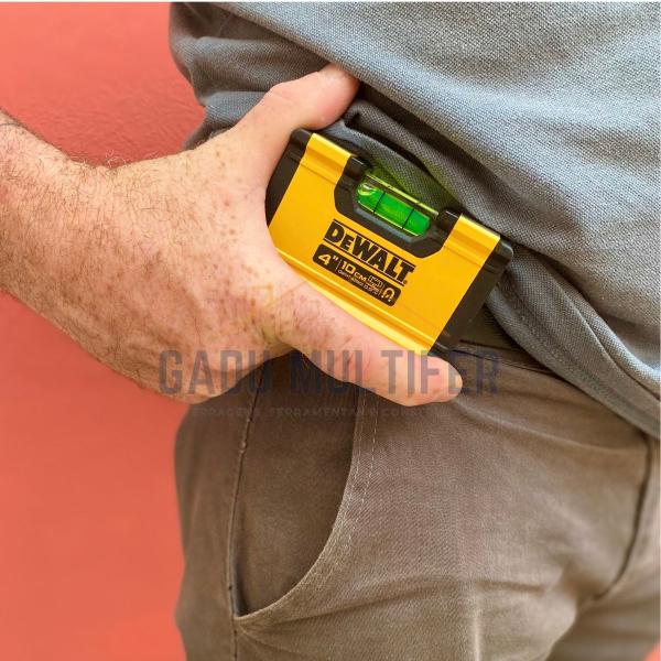 Nível De Mão Dewalt 4'' 10cm Com Bolha Alumínio E Base Magnética Gancho para Cintura Construção DWHT42801Portátil Imagem de Nível De Mão Dewalt 4'' 10cm Com Bolha Alumínio E Base Magnética Gancho para Cintura Construção DWHT42801Portátil