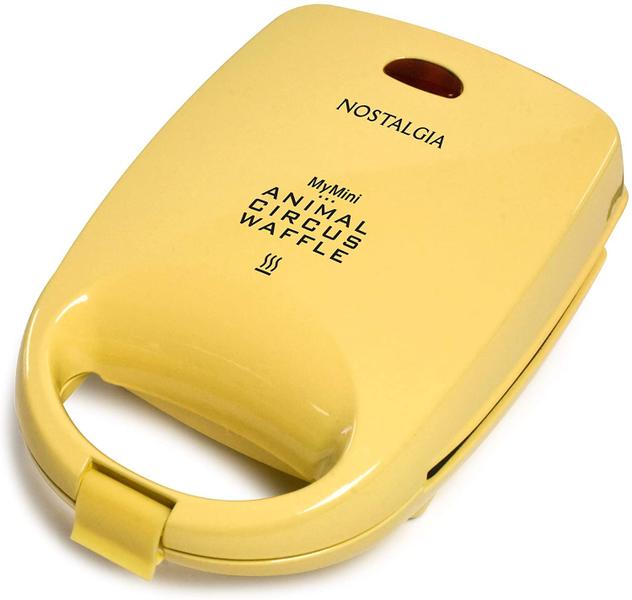 Imagem de Nostalgia MANWFL4YW MyMini Electric Animal Circus Waffle Maker, Faz Gato, Cão, Elefante e Formas de Leão, Amarelo, 4