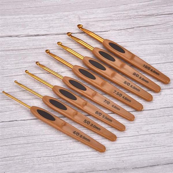Novo Kit 8 Agulhas Crochê Cabo Ergonômico Importada + 6 Alfinetes - Good Home Imagem de Novo Kit 8 Agulhas Crochê Cabo Ergonômico Importada + 6 Alfinetes