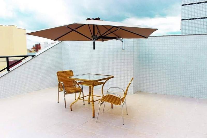 Ombrelone de Parede Marrom - 2,40m de diâmetro - em alumínio - Guarda-Sol - Persianet Imagem de Ombrelone de Parede Marrom - 2,40m de diâmetro - em alumínio - Guarda-Sol - Persianet