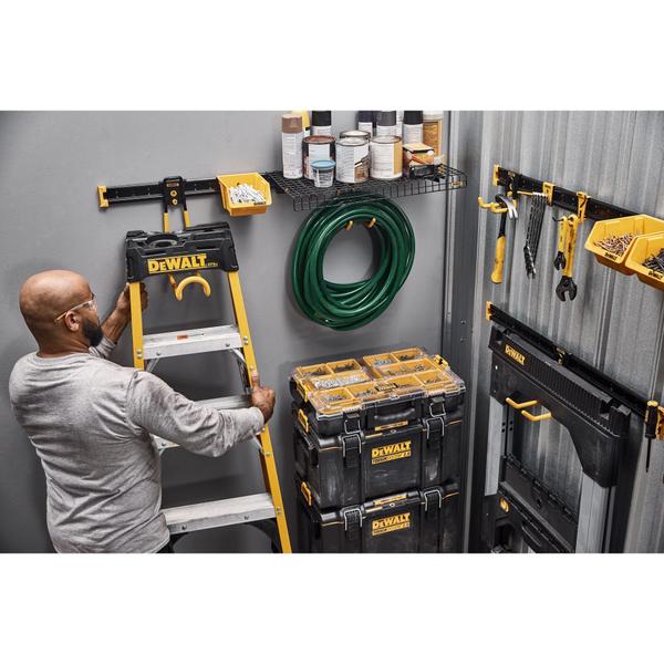 Organizador de ferramentas DEWALT DWST82810 Capacidade de 11 kg com gancho de escada Imagem de Organizador de ferramentas DEWALT DWST82810 Capacidade de 11 kg com gancho de escada