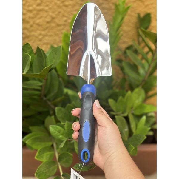 Pá Jardinagem Larga Aço e Cabo Emborrachado Alpe & Aritana Imagem de Pá Jardinagem Larga Aço e Cabo Emborrachado Alpe & Aritana
