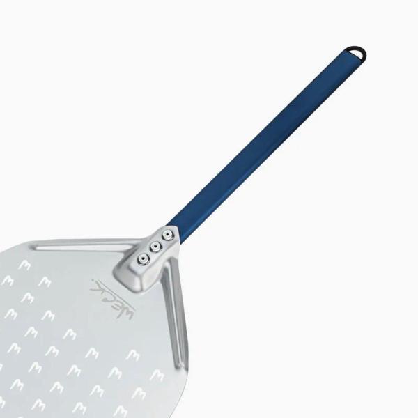 Pá para Enfornar Pizza com furos Alumínio 30,5 x 35,5cm Azul Curto - Weck Imagem de Pá para Enfornar Pizza com furos Alumínio 30,5 x 35,5cm Azul Curto