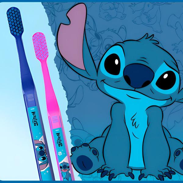 Imagem de Pack 2 Escovas de Dente Cerdas Macia Lilo e Stitch Juvenil Azul Rosa Soft Dentalclean