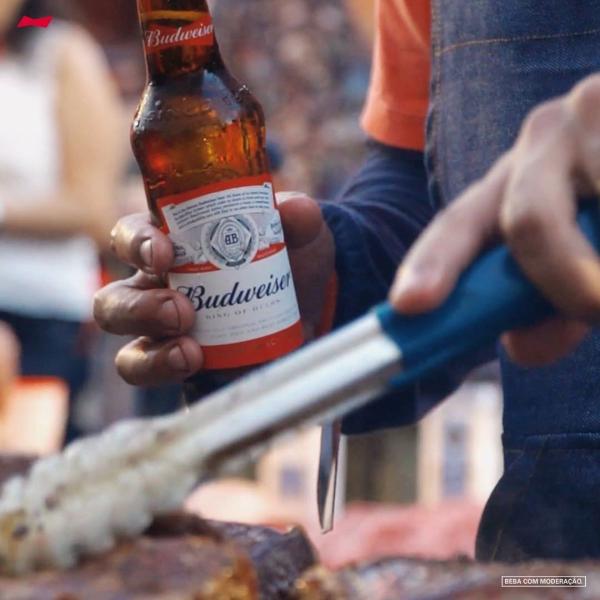 Imagem de Pack 4 Cervejas Budweiser Long Neck 330ml + 2 Copos Oficiais