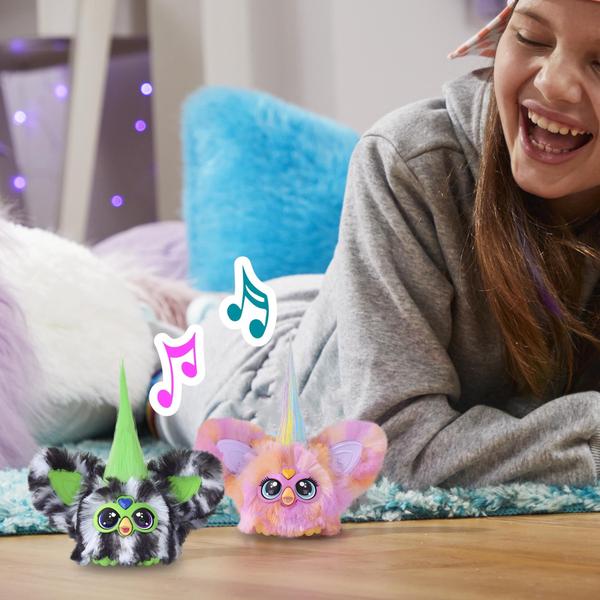 Imagem de Pacote com 2 Furby Furblets Fierce & Fabulous, Greenie-Meanie e May-May com 45 sons cada, brinquedos eletrônicos de pelúcia de Halloween para meninas e meninos, maiores de 6 anos (exclusivo da Amazon)