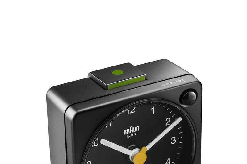 Pacote de presente para casa com despertador analógico de viagem preto clássico da Braun com soneca e luz, tamanho compacto, movimento silencioso de quartzo, alarme sonoro crescendo em preto, modelo BC02XB (pacote com 2) Imagem de Pacote de presente para casa com despertador analógico de viagem preto clássico da Braun com soneca e luz, tamanho compacto, movimento silencioso de quartzo, alarme sonoro crescendo em preto, modelo BC02XB (pacote com 2)