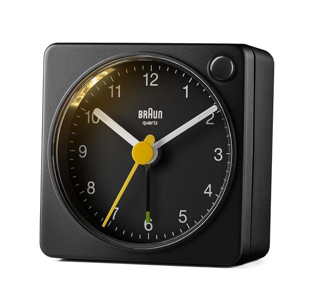 Pacote de presente para casa com despertador analógico de viagem preto clássico da Braun com soneca e luz, tamanho compacto, movimento silencioso de quartzo, alarme sonoro crescendo em preto, modelo BC02XB (pacote com 2) Imagem de Pacote de presente para casa com despertador analógico de viagem preto clássico da Braun com soneca e luz, tamanho compacto, movimento silencioso de quartzo, alarme sonoro crescendo em preto, modelo BC02XB (pacote com 2)