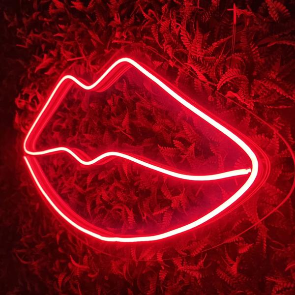 Imagem de Painel Neon Led Kiss Beijo Boca Iluminação Vermelha 70cm X34cm