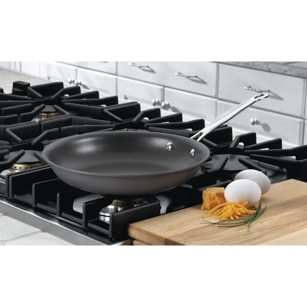 Panela de crepe Cuisinart Chef's Classic, antiaderente, anodizada, de 25 cm Imagem de Panela de crepe Cuisinart Chef's Classic, antiaderente, anodizada, de 25 cm