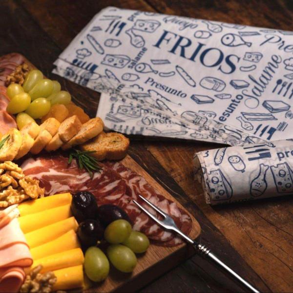 Papel Acoplado Estampa Frios 30x37cm Lanches e Frios - 400un - Anders Pack Imagem de Papel Acoplado Estampa Frios 30x37cm Lanches e Frios - 400un