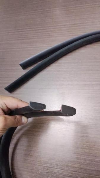 Par Pingadeira Borracha Friso Calha Teto Fiat Uno Até 2004 - Vidropeças Bauru Imagem de Par Pingadeira Borracha Friso Calha Teto Fiat Uno Até 2004