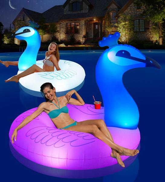 Imagem de Pavão inflável Pool Float DeepRBetter com luzes coloridas