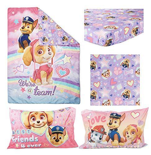 Imagem de Paw Patrol Skye We're A Team 4-Piece Toddler Bedding Set - Inclui Comforter Acolchoado, Folha equipada, Folha Superior e Capa de Travesseiro, 28" x 52"