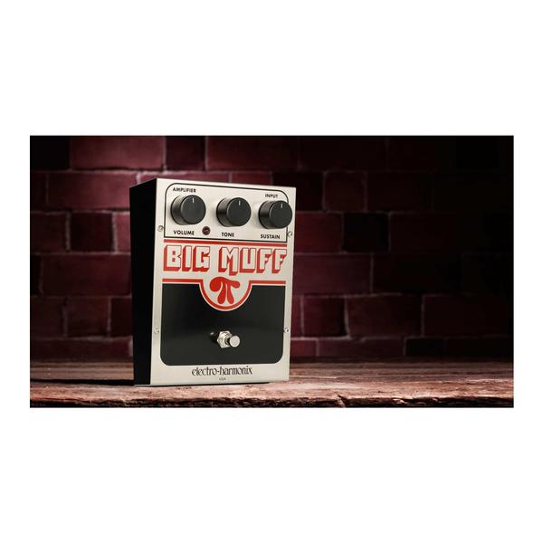 Imagem de Pedal de efeitos de guitarra Electro-Harmonix Big Muff Pi com bateria de 9V