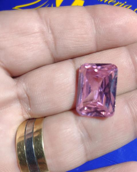 Imagem de Pedra Zircônia Cor Rosa 20 mm x 15 mm Peso 7.50 Gramas