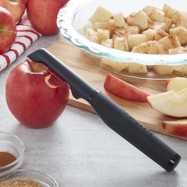 Peeler KitchenAid Soft Classic Euro com lâmina serrilhada Imagem de Peeler KitchenAid Soft Classic Euro com lâmina serrilhada