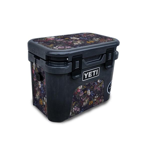 Imagem de Pele compatível com Yeti Roadie 15 Hard Cooler Midnight Blossom