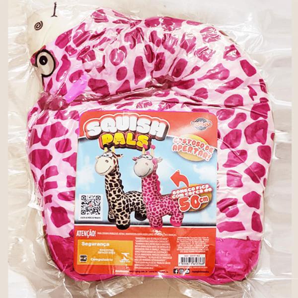 Pelúcia Girafinha Rosa Squish Pals Grande Colecionável 50cm - Toyng Imagem de Pelúcia Girafinha Rosa Squish Pals Grande Colecionável 50cm