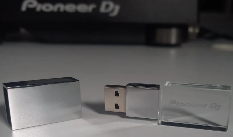 Imagem de Pen Drive 32gb Cristal Diodo Pioneer Dj Usb 3.0 Com Estojo